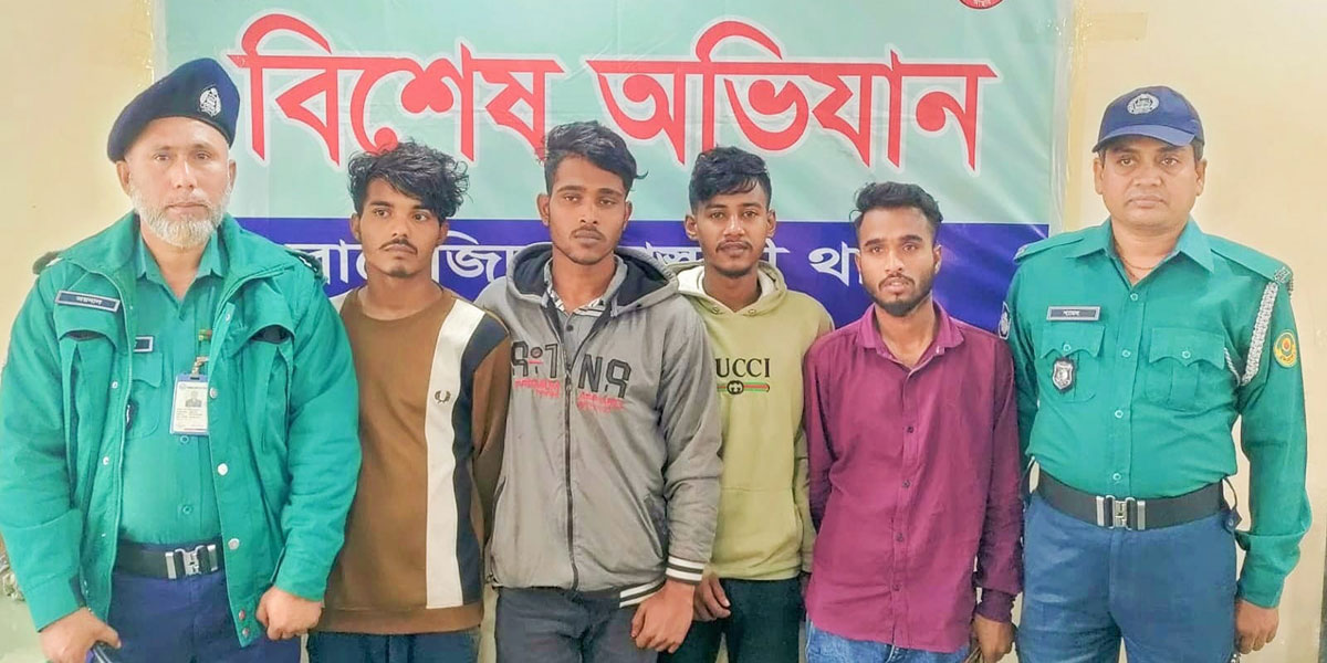 যাত্রী সেজে অটোরিকশা ছিনতাই, গ্রেপ্তার ৪