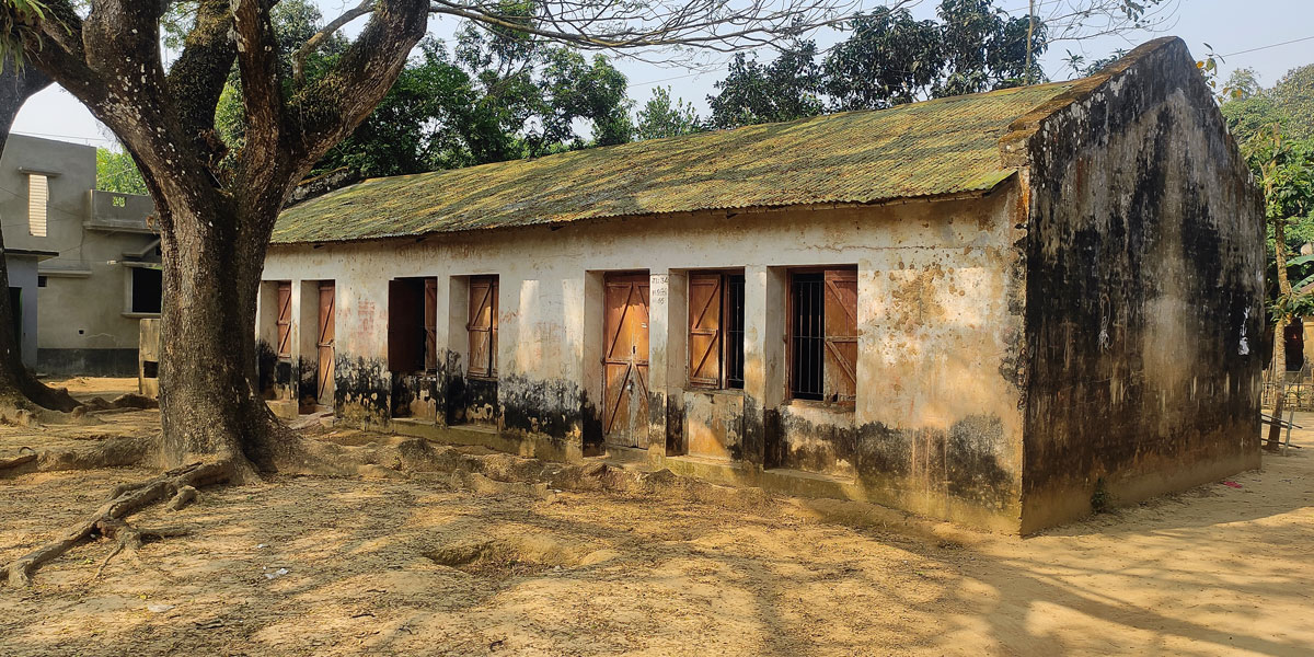 আখাউড়ায় ৮ স্কুল ভবন বিক্রির ঘটনায় তদন্ত কমিটি