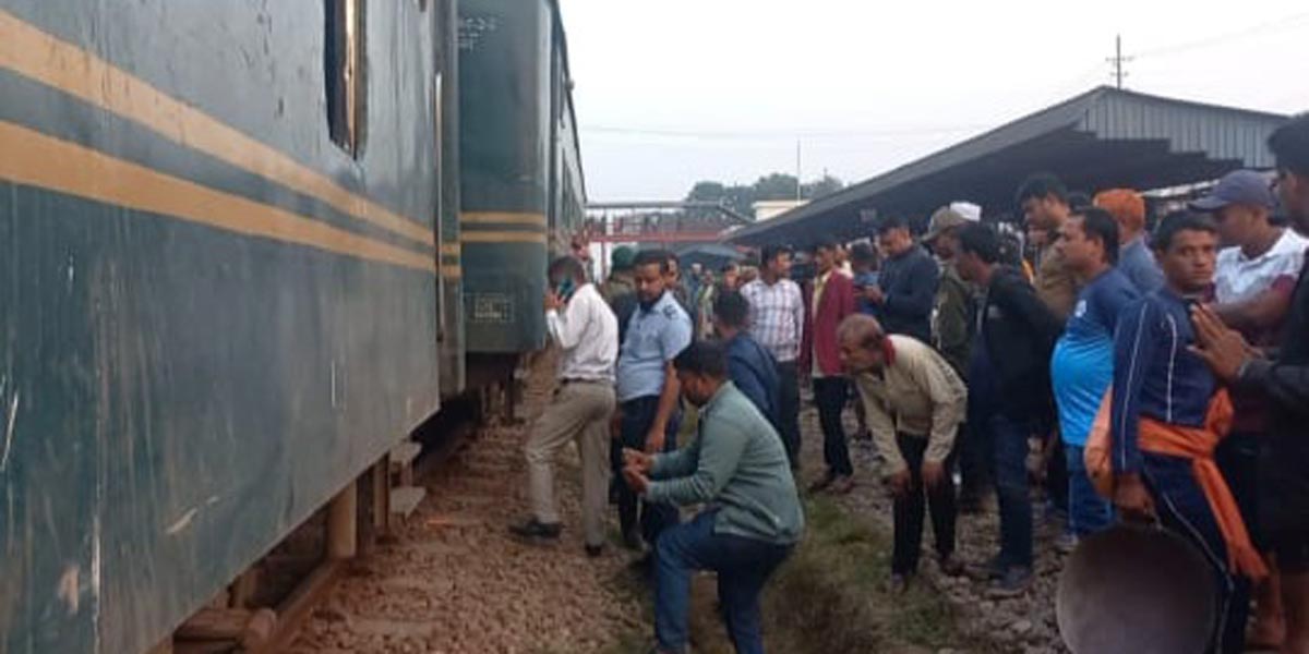 ফেনী স্টেশনে সাগরিকা এক্সপ্রেসের বগি লাইনচ্যুত