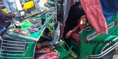 দাউদকান্দিতে কাভার্ডভ্যান-অটোরিকশা সংঘর্ষে নিহত ৫