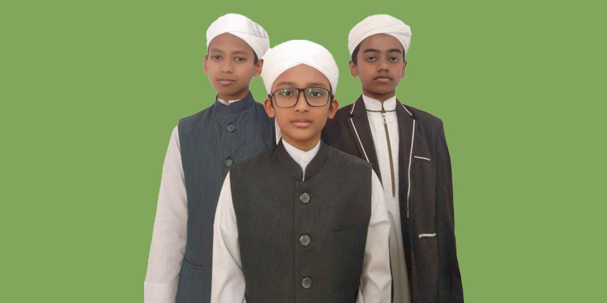 এক বৈঠকে বিনা ভুলে পুরো কোরআন শোনালেন তিন কিশোর