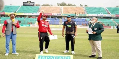 টস জিতে ব্যাটিংয়ে বরিশাল