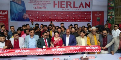 টাঙ্গাইলে ‘হারল্যান স্টোর’ উদ্বোধন করলেন পরীমনি