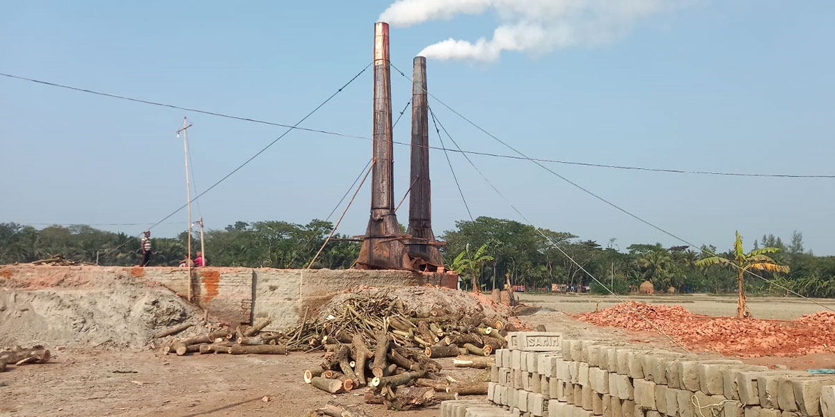 লক্ষীপুরে ‘ম্যানেজ করে’ চলছে ইটভাটা