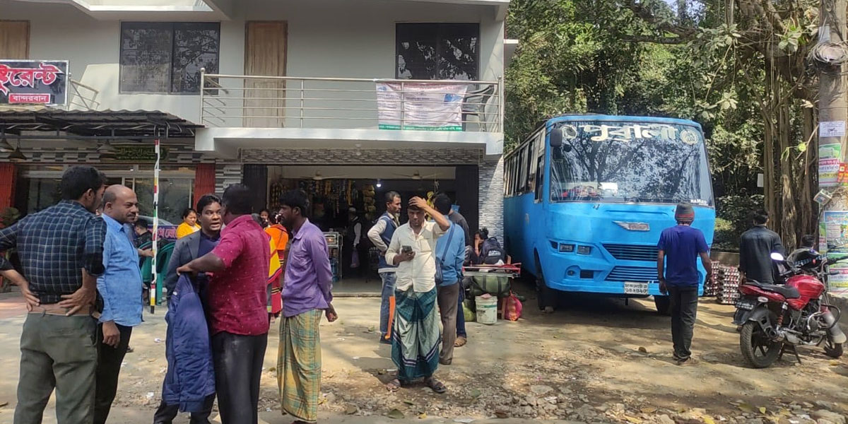 রুমা-থানচি সড়কে গণপরিবহন চলাচল বন্ধ