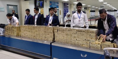 শাহ আমানতে ৭৩৫ কার্টন বিদেশি সিগারেট জব্দ