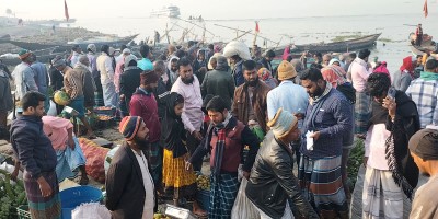 চাঁদপুরে দুই ঘন্টার বাজারে লাখ টাকার বাণিজ্য