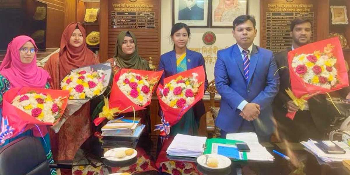 ফটিকছড়িতে ৪৩তম বিসিএসের ৫ জনকে ইউএনওর সংবর্ধনা