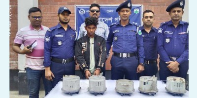 চাঁপাইনবাবগঞ্জে ৫ বৈদ্যুতিক মিটারসহ চোরচক্রের সদস্য গ্রেপ্তার