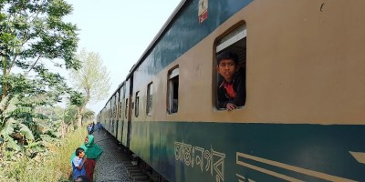 ইঞ্জিন বিকল, উত্তরবঙ্গের সঙ্গে ঢাকার রেল যোগাযোগ বন্ধ