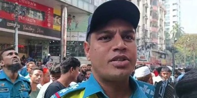 আগুন নেভাতে প্রথম ছুটে যান ট্রাফিক সার্জেন্ট সাদ্দাম