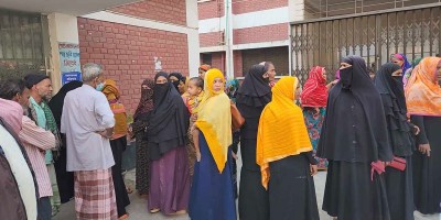 দাঁড়িয়ে থাকা অটোরিকশায় ট্রাকের ধাক্কা, নিহত ২