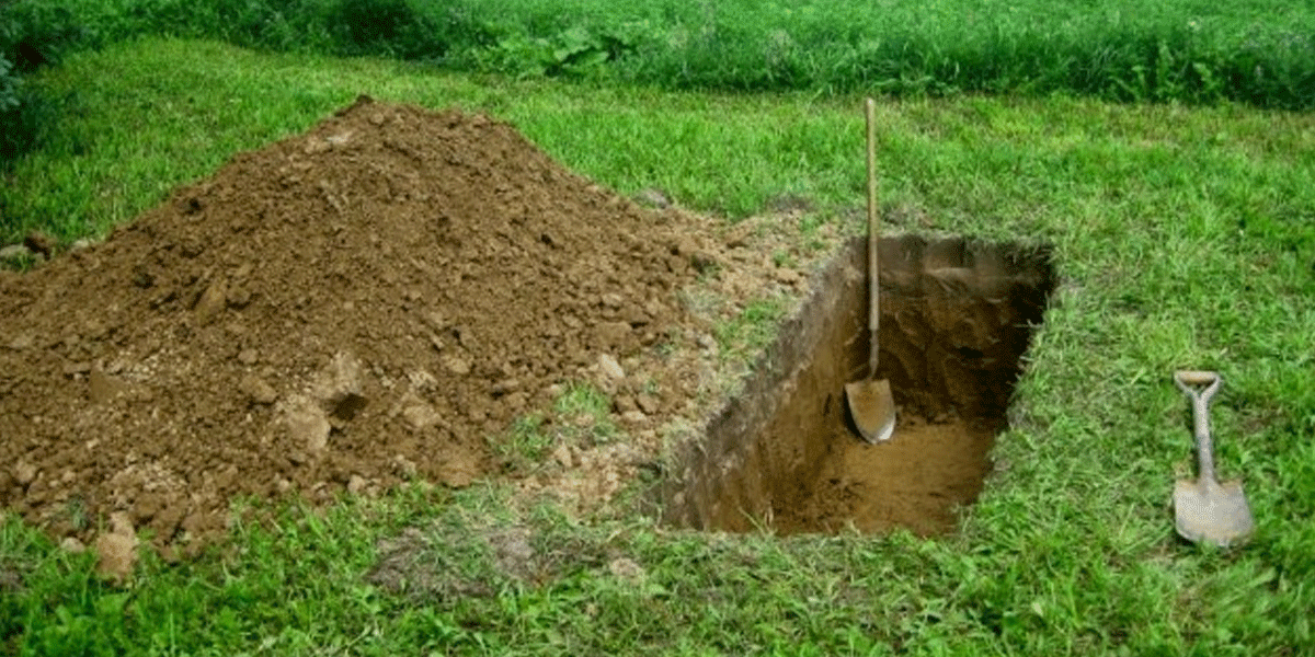 মৃতের কবরে তিনবার মাটি দেওয়া কি জায়েজ?