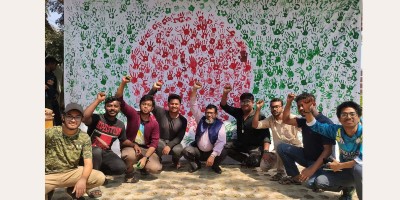 শাবিপ্রবিতে হাতের ছাপে জাতীয় পতাকা
