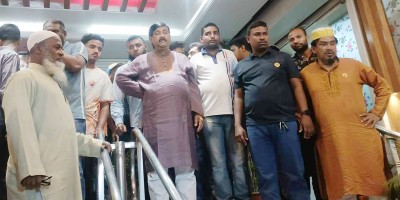 কুমিল্লায় সাক্কুর বৈঠকে ককটেল বিস্ফোরণ, হোটেলে হামলা, আহত ৪
