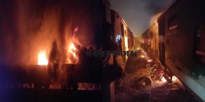 চট্টগ্রামে ট্রেনের পরিত্যক্ত বগিতে আগুন