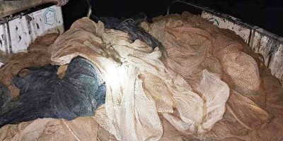 গভীর রাতে হালদায় অভিযান, ৩৫০০ মিটার ঘেরাজাল জব্দ