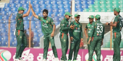পেসারদের দাপটে ২৫৫ রানে অলআউট শ্রীলঙ্কা
