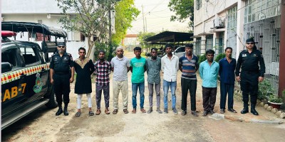 ফেনীতে হাতেনাতে গ্রেপ্তার ৯ চাঁদাবাজ