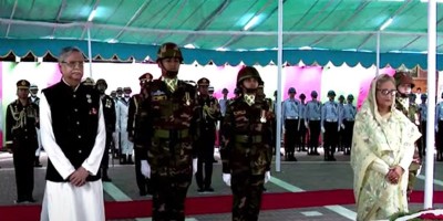 টুঙ্গিপাড়ায় বঙ্গবন্ধুর সমাধিতে রাষ্ট্রপতি-প্রধানমন্ত্রীর শ্রদ্ধা