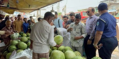 ম্যাজিস্ট্রেটের উপস্থিতিতে ৪০০ টাকার তরমুজ ২০০ টাকা