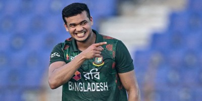 দুই ওপেনারকে সাজঘরে পাঠালেন তাসকিন