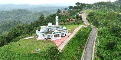 সাজেক ভ্যালির পাহাড়ের চূড়ায় নান্দনিক মসজিদ