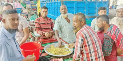 মিলেজুলে গামছা ঠোঙায়