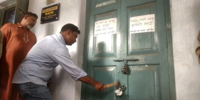 সৈয়দপুর সরকারি কলেজের অধ্যক্ষের কক্ষের তালা খুলে দিলেন ইউএনও