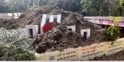 সংস্কারের ময়লা-আবর্জনা ফেলা হয় শহিদ মিনারে