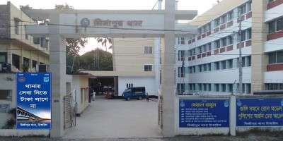 ছিনতাই করতে গিয়ে দুই পুলিশ সদস্য গ্রেপ্তার