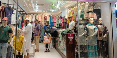 ঈদ পোশাক: চড়া দামে ক্রেতা বেজার