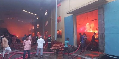 খুলনায় পাটকলে আগুন, নিয়ন্ত্রণে ৮ ইউনিট