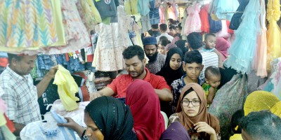 কম সামর্থ্যেও ধুম কেনাকাটা