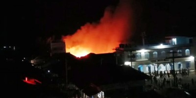মহিপুর মৎস্যবন্দরে ভয়াবহ অগ্নিকাণ্ড