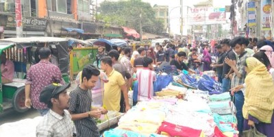 শেষ মুহূর্তে চাঙা ফুটপাতের কেনাকাটা