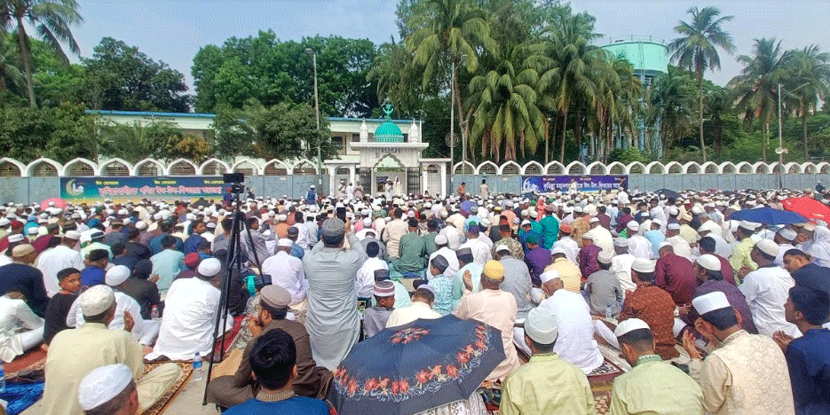 কুমিল্লায় ঈদুল ফিতরের নামাজ অনুষ্ঠিত