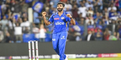 দুর্দান্ত বোলিংয়ে রেকর্ডবুকে বুমরাহ