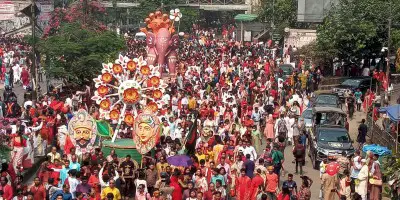 ‘আমরা তো তিমিরবিনাশী’ স্লোগানে মঙ্গল শোভাযাত্রা