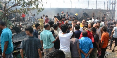চট্টগ্রামে ফিরিঙ্গি বাজার বস্তিতে আগুন, নিয়ন্ত্রণে ৯ ইউনিট