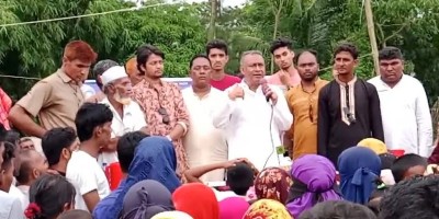 ছেলেকে ভোট না দিলে উন্নয়ন বন্ধের ঘোষণা এমপি একরামের