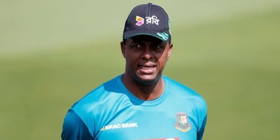 জিম্বাবুয়ে নারী দলের দায়িত্ব পেলেন কোর্টনি ওয়ালশ