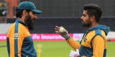 বাবরকে পারফরম্যান্স ও ফিটনেসে উদাহরণ তৈরি করতে বললেন মিসবাহ