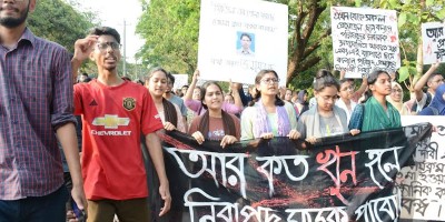 চুয়েট শিক্ষার্থীদের সড়ক অবরোধ তৃতীয় দিনে
