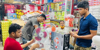 ফেনীতে চার্জার ফ্যানের চাহিদা বেড়েছে