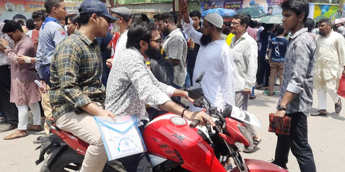 গুচ্ছ ভর্তি পরীক্ষা: ‘জবি ছাত্রলীগের জয় বাংলা বাইক সার্ভিস’
