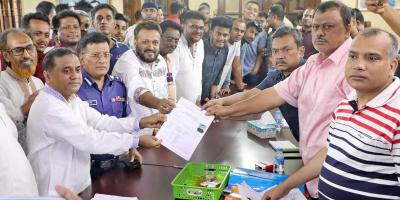 ভাইয়ের মনোনয়নপত্র জমা দিতে আ.লীগ অফিসে অতিরিক্ত ডিআইজি