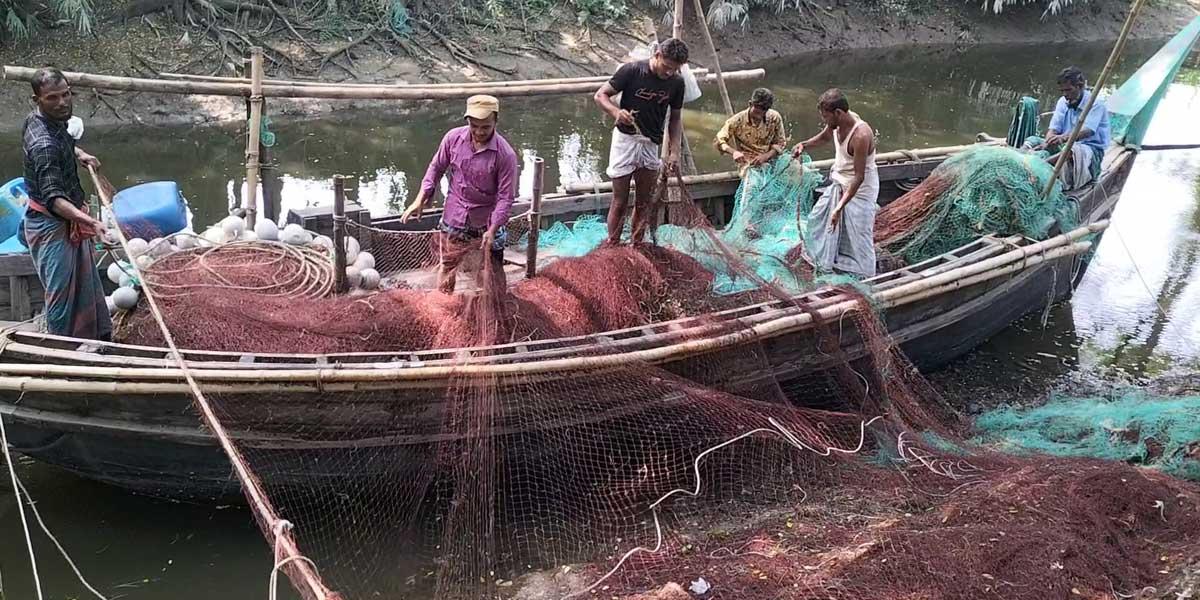 আজ থেকে মেঘনায় জেলেদের মাছ ধরা শুরু