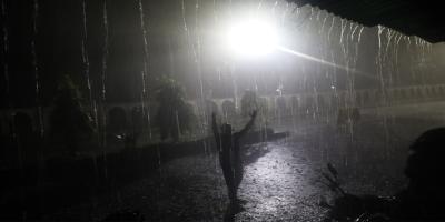 রাজধানীতে ঝোড়ো হাওয়ার সঙ্গে শিলাবৃষ্টি