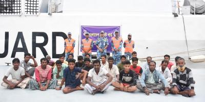 বঙ্গোপসাগরে লবণবাহী ১৬ ট্রলারডুবি, নিখোঁজ অর্ধশতাধিক